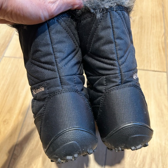 Columbia Women’s Winter Boots (US 9) - Picture 2 of 3